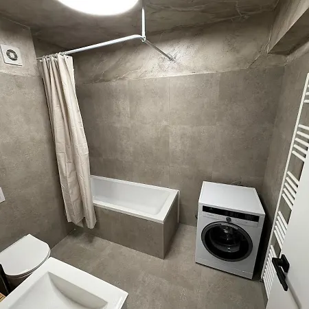 3 Modern Apartment *