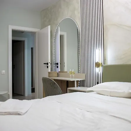 3 Modern Брашов