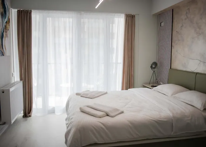 3 Modern Apartment *